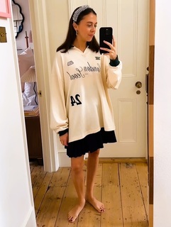 Bel Powley feet photo thumbnail