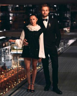 Bel Powley feet photo thumbnail