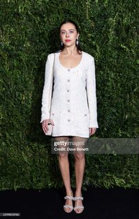 Bel Powley feet photo thumbnail
