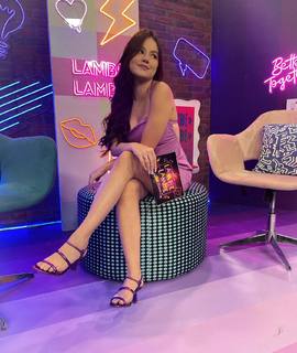 Bela Fernandes feet photo 14