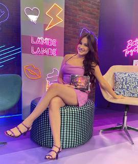 Bela Fernandes feet photo 12
