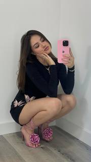 Bela Fernandes feet photo 2