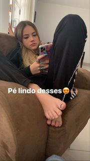 Bela Fernandes feet photo 1