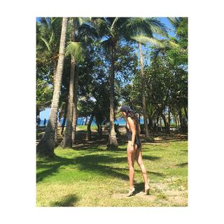 Bela Padilla feet photo 4