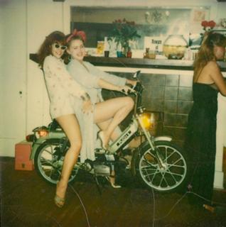 Belinda Carlisle feet photo thumbnail