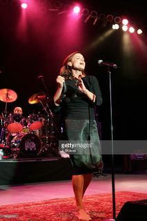 Belinda Carlisle feet photo thumbnail