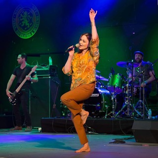 Belinda Carlisle feet photo thumbnail