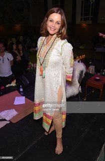 Belinda Carlisle feet photo thumbnail