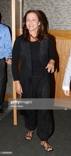 Belinda Carlisle feet photo thumbnail