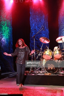 Belinda Carlisle feet photo thumbnail