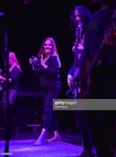 Belinda Carlisle feet photo thumbnail