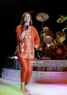 Belinda Carlisle feet photo thumbnail
