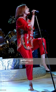 Belinda Carlisle feet photo thumbnail