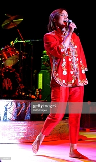 Belinda Carlisle feet photo thumbnail