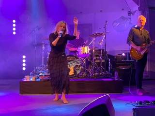 Belinda Carlisle feet photo thumbnail