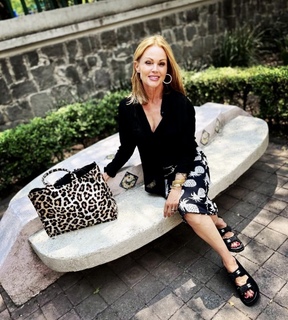 Belinda Carlisle feet photo thumbnail