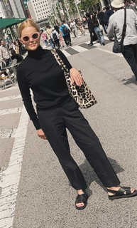 Belinda Carlisle feet photo thumbnail