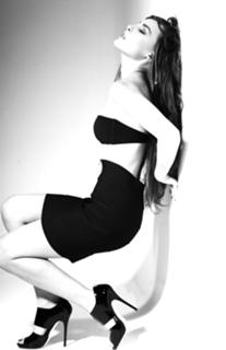 Belinda Peregrín feet photo thumbnail