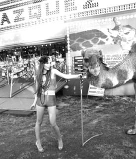 Belinda Peregrín feet photo thumbnail