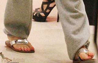 Belinda Peregrín feet photo thumbnail