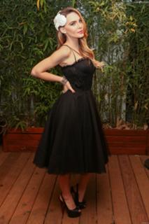 Belinda Peregrín feet photo thumbnail