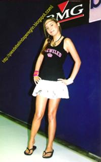Belinda Peregrín feet photo thumbnail