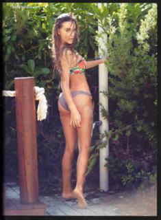 Belinda Peregrín feet photo thumbnail