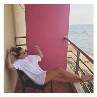 Belinda Peregrín feet photo thumbnail
