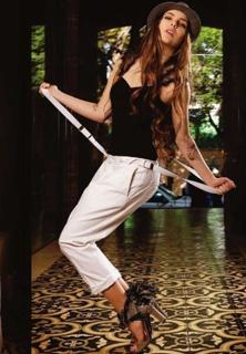 Belinda Peregrín feet photo thumbnail