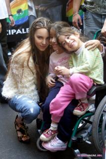 Belinda Peregrín feet photo thumbnail