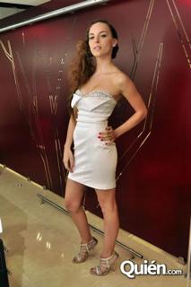 Belinda Peregrín feet photo thumbnail