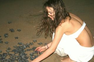 Belinda Peregrín feet photo thumbnail