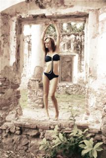 Belinda Peregrín feet photo thumbnail
