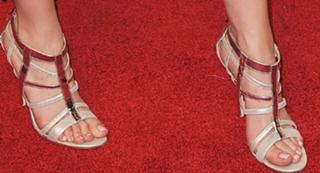 Belinda Peregrín feet photo thumbnail