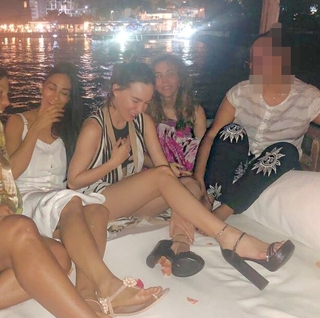 Belinda Peregrín feet photo thumbnail