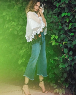 Belinda Peregrín feet photo thumbnail