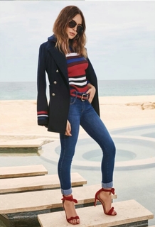 Belinda Peregrín feet photo thumbnail