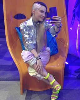 Belinda Peregrín feet photo thumbnail