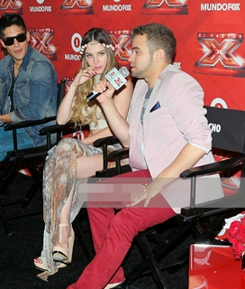 Belinda Peregrín feet photo thumbnail