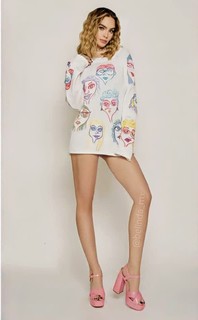 Belinda Peregrín feet photo thumbnail