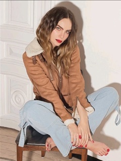Belinda Peregrín feet photo thumbnail