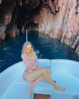 Belinda Peregrín feet photo thumbnail