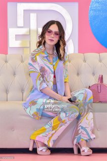 Belinda Peregrín feet photo thumbnail