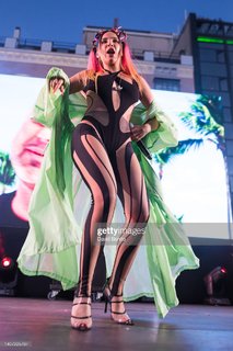 Belinda Peregrín feet photo thumbnail