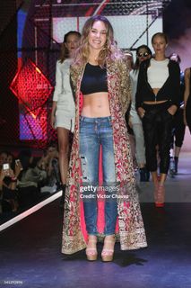 Belinda Peregrín feet photo thumbnail