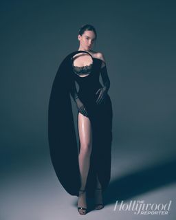 Belinda Peregrín feet photo 1
