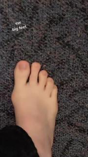 Bella Avila feet photo thumbnail