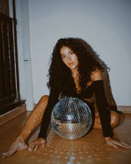 Bella Campos feet photo thumbnail