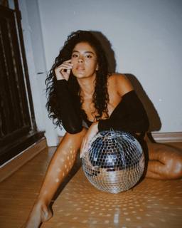 Bella Campos feet photo thumbnail