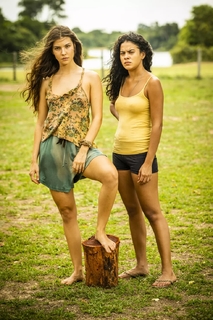 Bella Campos feet photo thumbnail